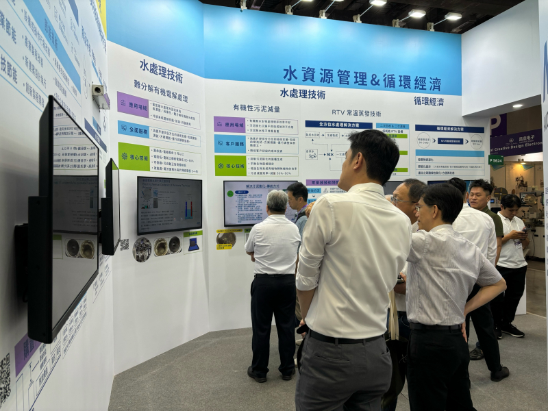 友達以深厚的智慧製造經驗發展永續戰略，積極延伸價值鏈，轉化成可供外界使用的綠色智慧服務，進軍SEMICON Taiwan 2024，提供半導體產業鏈打造AI世代的永續即戰力。
