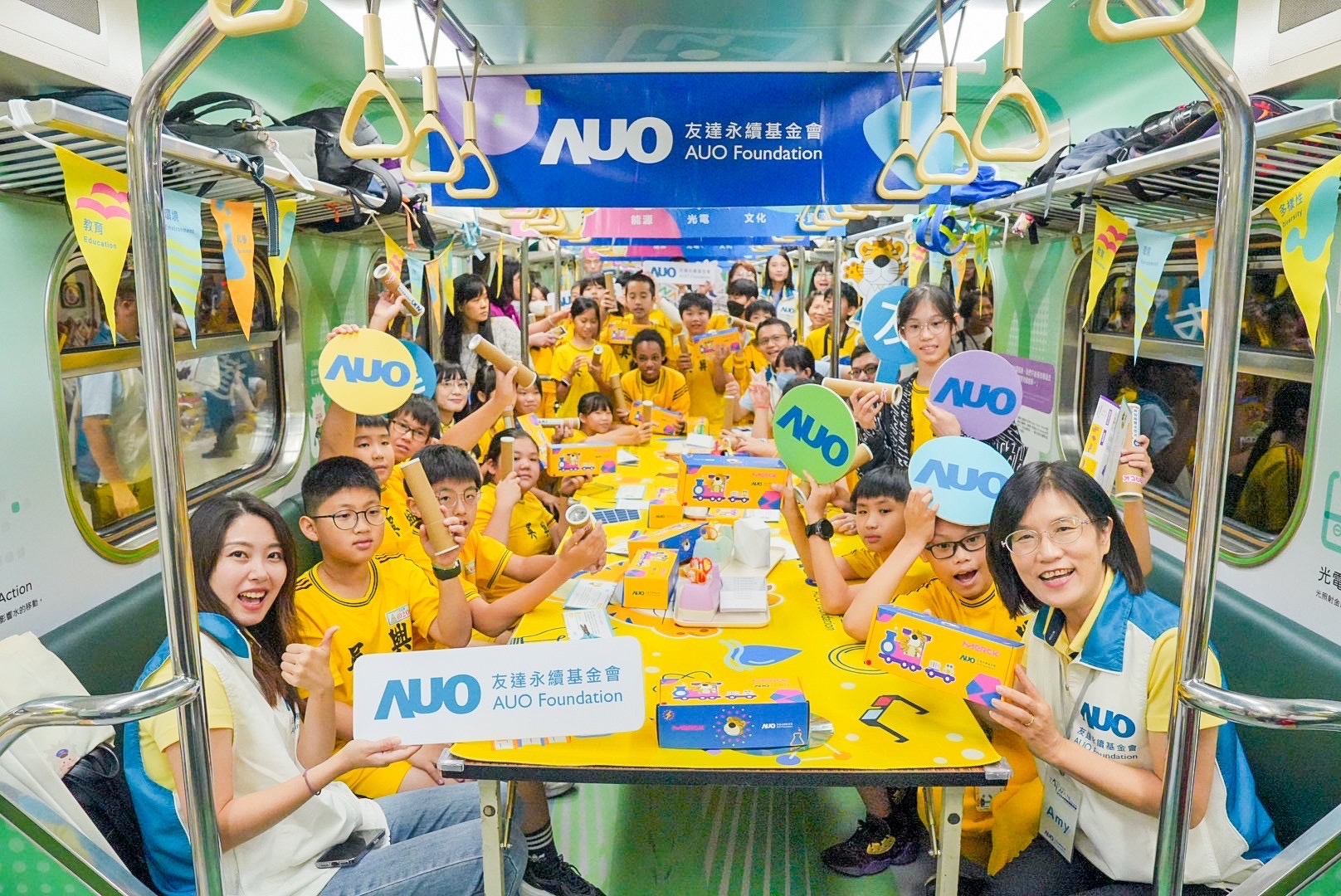 友達永續基金會響應國科會推動的「臺灣科普環島列車」正式啟航，透過「生活中的科學」車廂課程設計，展開為期6天巡迴全臺17個縣市、停靠32站的移動式科普之旅