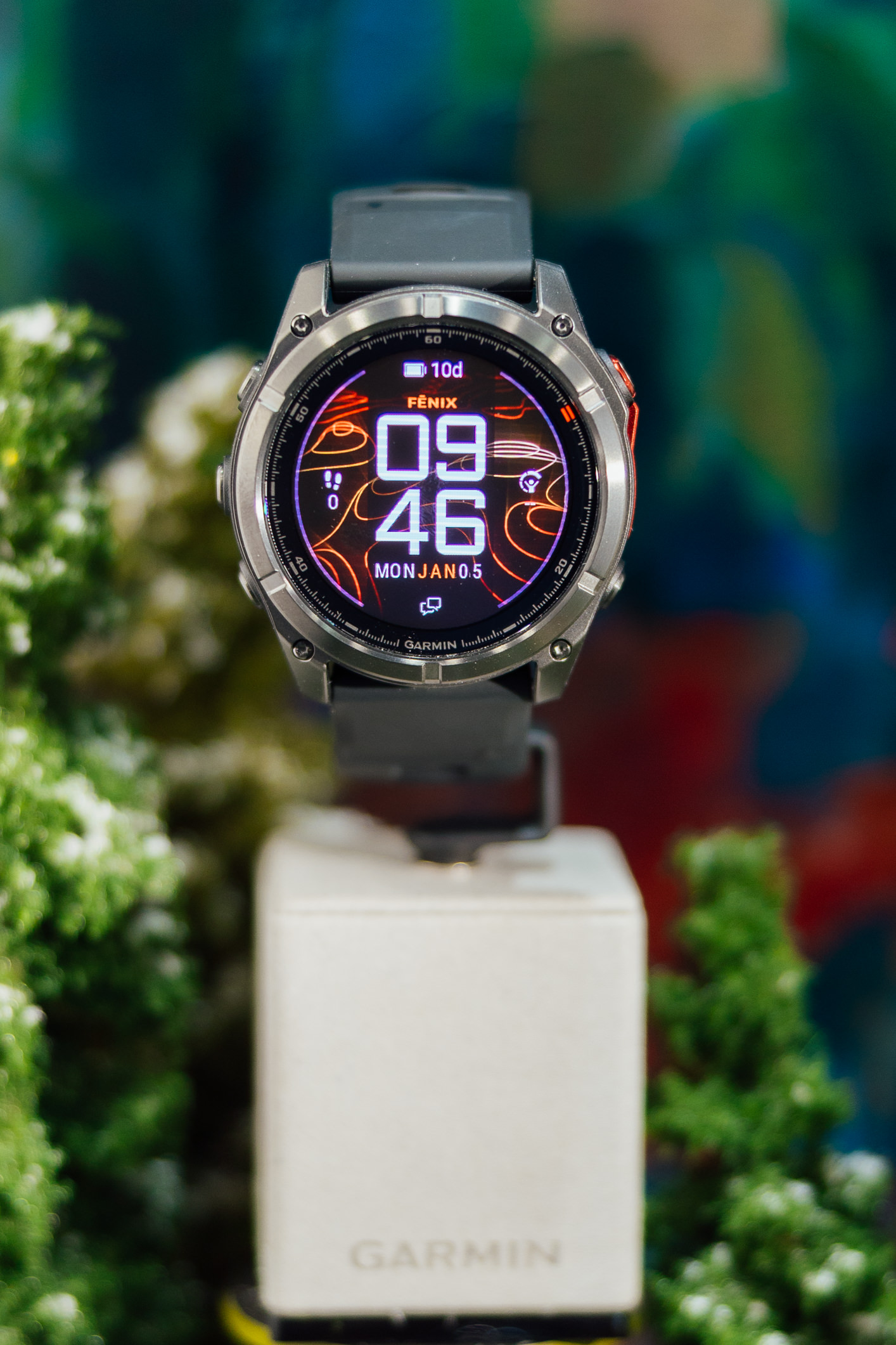 現場同步展出友達攜手Gamin推出的全球首款Micro LED智慧手錶&mdash;&mdash;fēnix 8 Pro MicroLED，具備超高亮度與細膩畫質，即使在強烈日照下亦能清晰顯示，滿足戶外運動及時尚生活的多元需求。