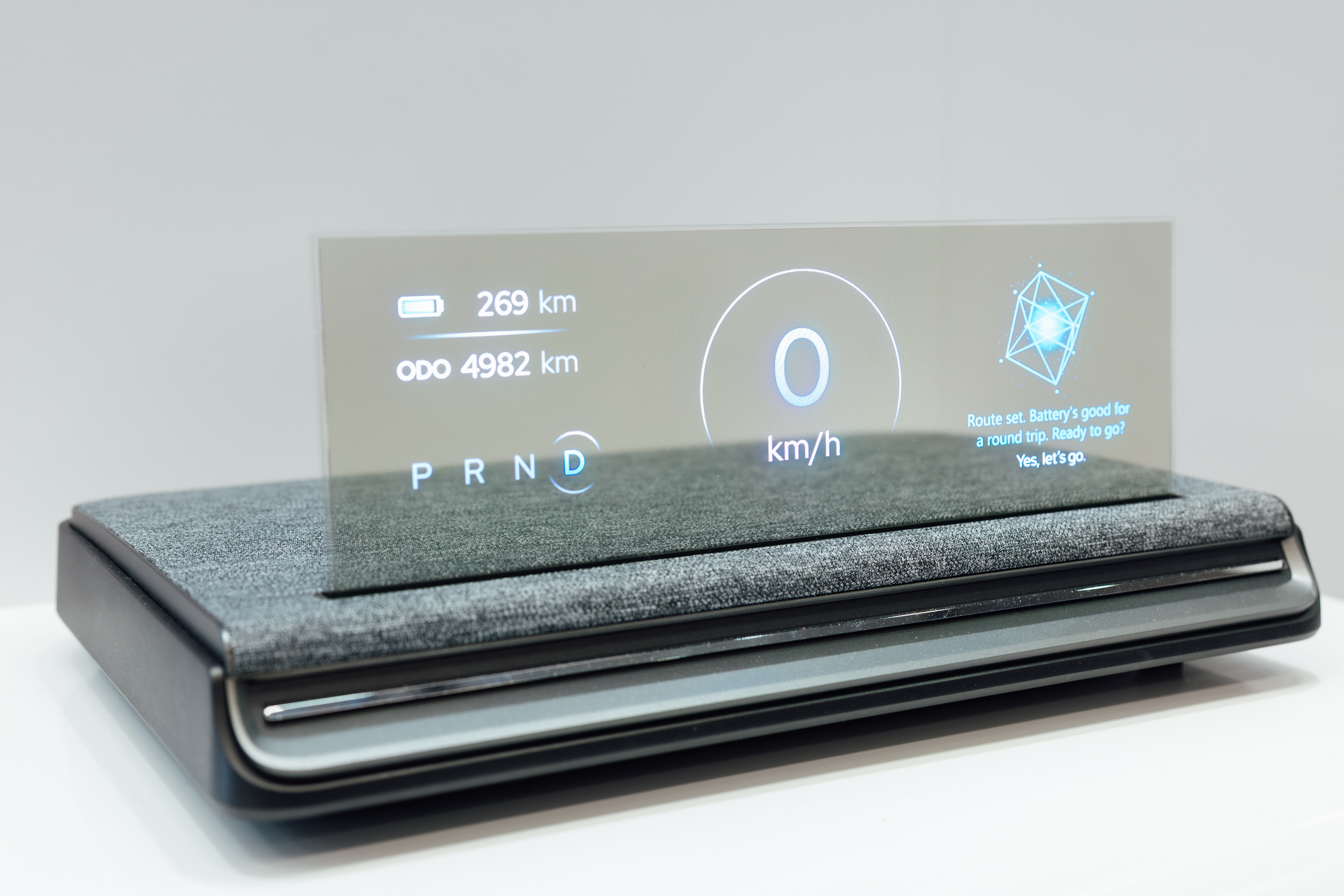 全球首款Aero Module透明Micro LED顯示器模組外觀輕盈通透，可與數位內容完美融合，提供動態顯示、先進控制、個人化沉浸感受。